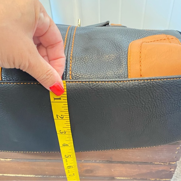 Classy Sophisticated Two Tone Shoulder Bag - Picture 11 of 13